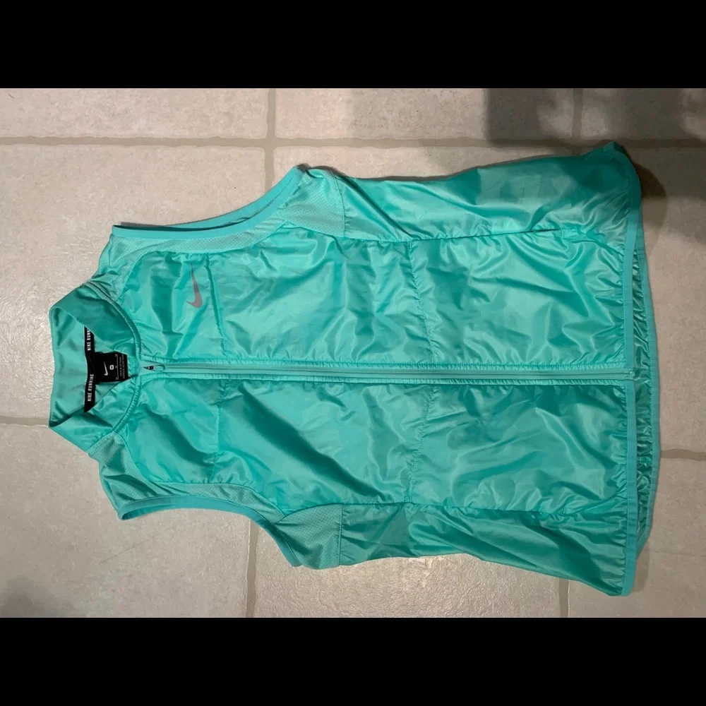 MINT GREEN -Nike rubbing vest - Picture 3 of 5